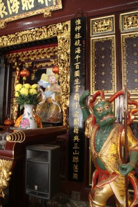 天福宮 楹聯 19 惟神拯航海千百國生靈廟宇宏開藉與三山聯蒨雨 09